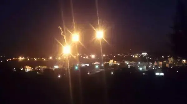 פצצות תאורה בחיפושים אחר מחבל שרצח אישה בעתניאל הערב 17 ינואר 2015 פצצות תאורה בחיפושים אחר מחבל שרצח אישה בעתניאל הערב 17 ינואר 2015