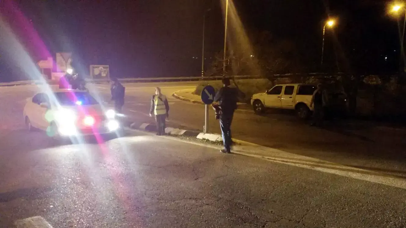 מחסום בכניסה לעתניאל היום בערב 17 ינואר 2016 מחסום בכניסה לעתניאל היום בערב 17 ינואר 2016