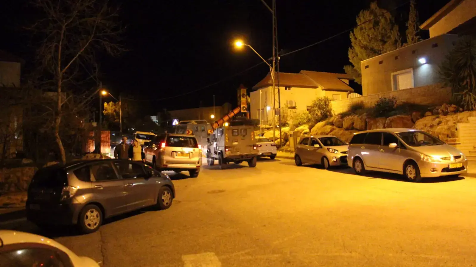 חיפושים אחר מחבל בהתנחלות עתניאל שבדרום הר חברון. 17 בינואר 2016. חיפושים אחר מחבל בהתנחלות עתניאל שבדרום הר חברון. 17 בינואר 2016.