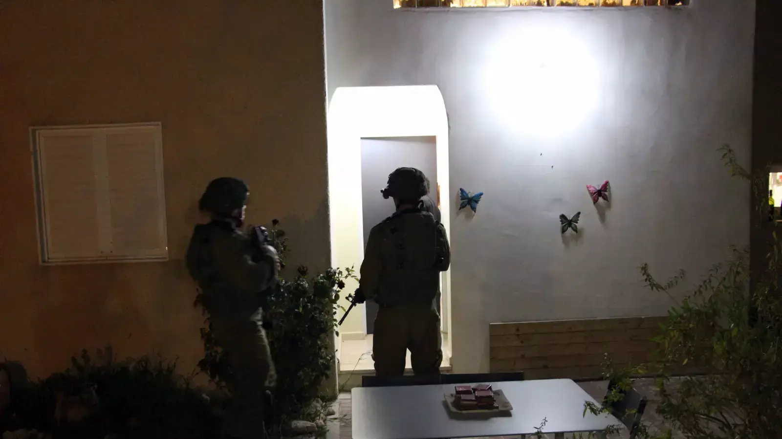 חיפושים אחר מחבל בהתנחלות עתניאל שבדרום הר חברון. 17 בינואר 2016. חיפושים אחר מחבל בהתנחלות עתניאל שבדרום הר חברון. 17 בינואר 2016.