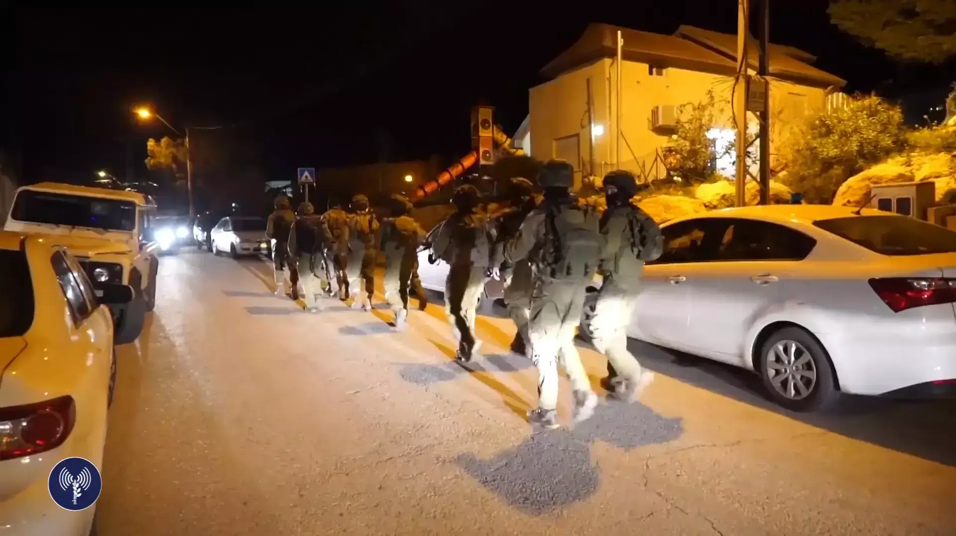 אם ל-6 נרצחה בעתניאל לעיני ילדיה; מצוד נרחב אחר המחבל