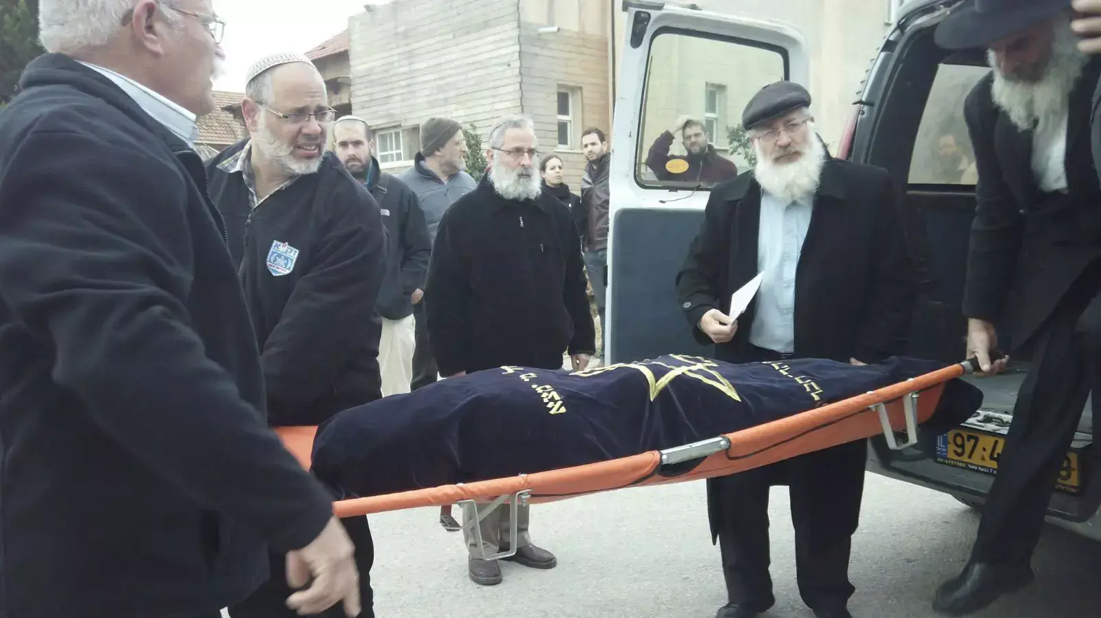 הספדים בצאת מסע הלוייה של דפנה מאיר ז"ל נרצחה על ידי מחבל בעתניאל 17 ינואר 2016 הספדים בצאת מסע הלוייה של דפנה מאיר ז"ל נרצחה על ידי מחבל בעתניאל 17 ינואר 2016