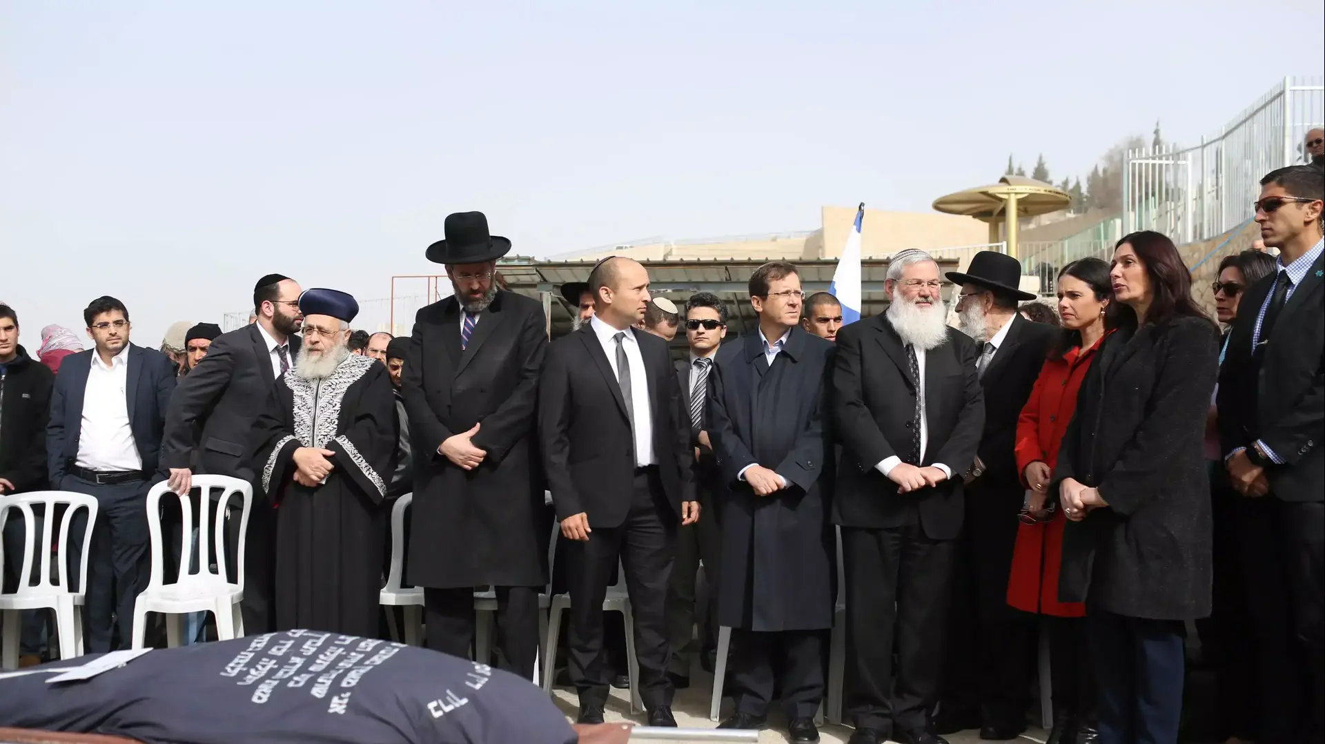 הלוויתה של דפנה מאיר נרצחה בפיגוע בעתניאל היום 18 ינואר 2016 הלוויתה של דפנה מאיר נרצחה בפיגוע בעתניאל היום 18 ינואר 2016