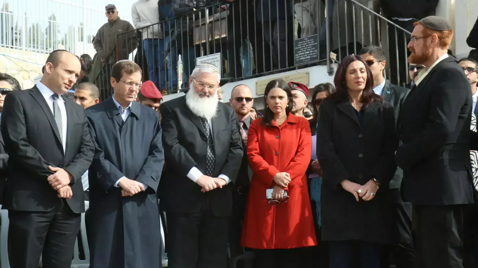 הלוויתה של דפנה מאיר נרצחה בפיגעו בעתניאל הלוויתה של דפנה מאיר נרצחה בפיגעו בעתניאל