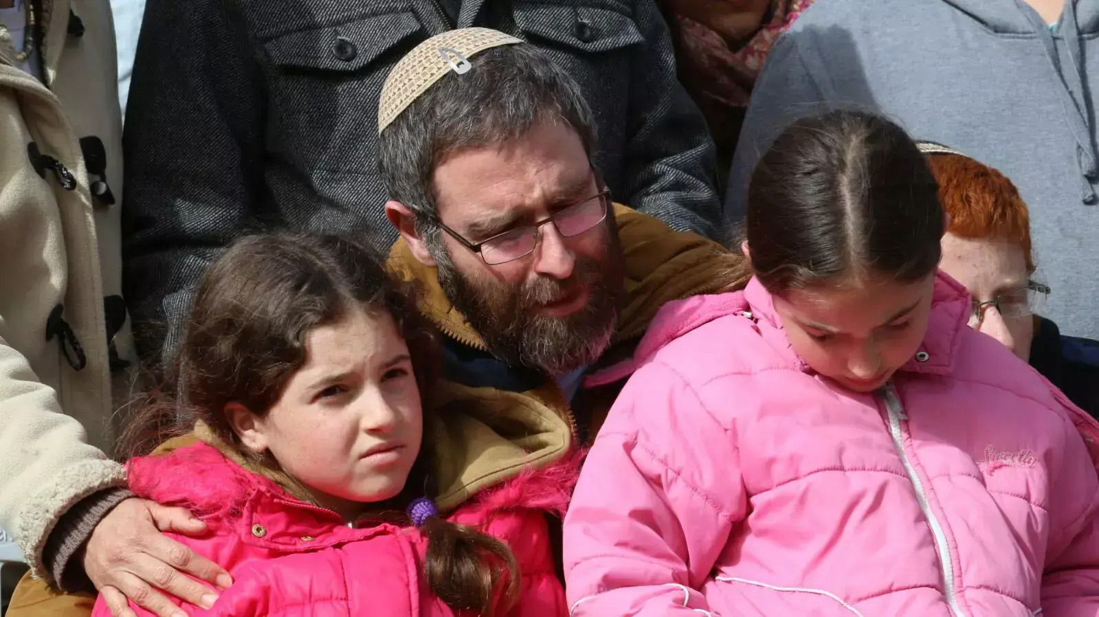 הלוויתה של דפנה מאיר נרצחה בפיגוע בעתניאל הלוויתה של דפנה מאיר נרצחה בפיגוע בעתניאל