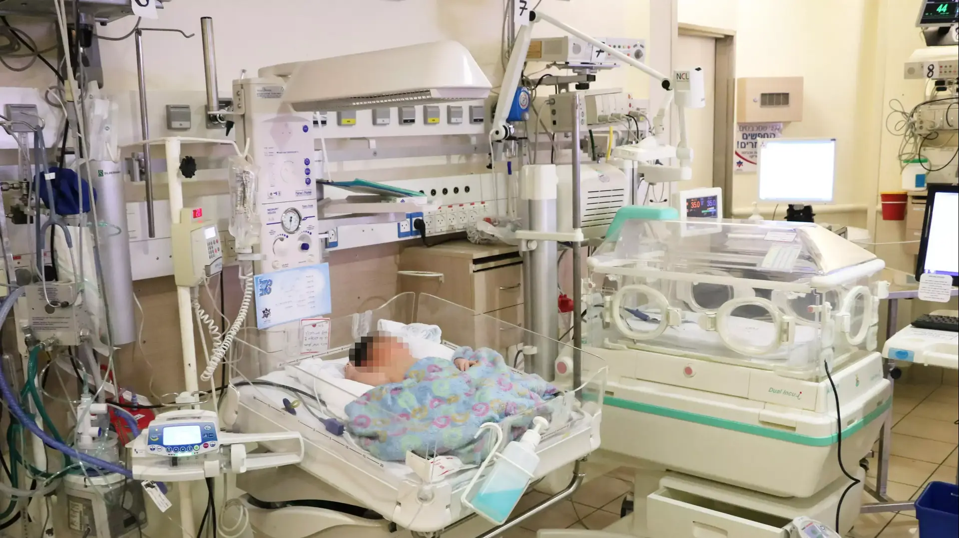 תינוק נולד בבית החולים מעייני הישועה במשקל 6 ק"ג תינוק נולד בבית החולים מעייני הישועה במשקל 6 ק"ג