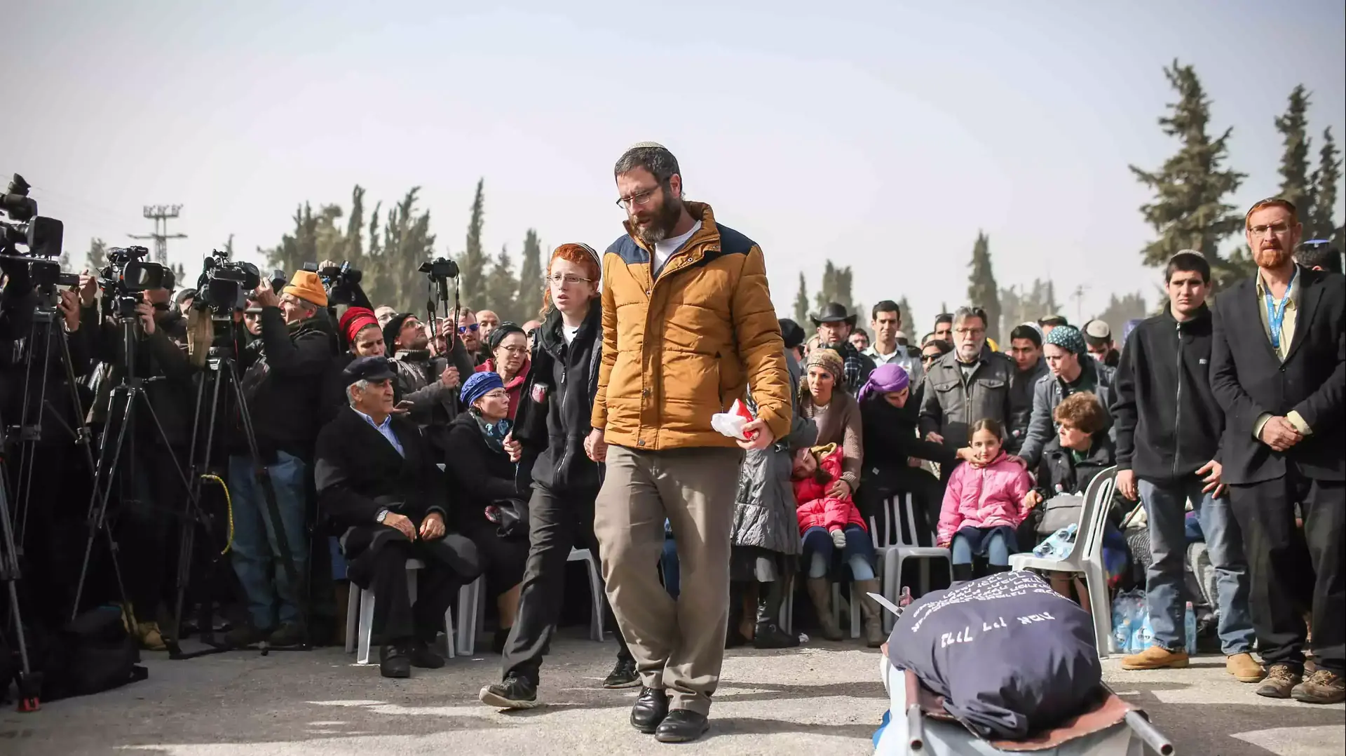 הלוויתה של דפנה מאיר שנרצחה בפיגוע בעתניאל אמש 18 ינואר 2016 הלוויתה של דפנה מאיר שנרצחה בפיגוע בעתניאל אמש 18 ינואר 2016