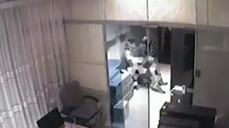 זוג קיים יחסי מין במשרד ממשלתי בבוליביה זוג קיים יחסי מין במשרד ממשלתי בבוליביה