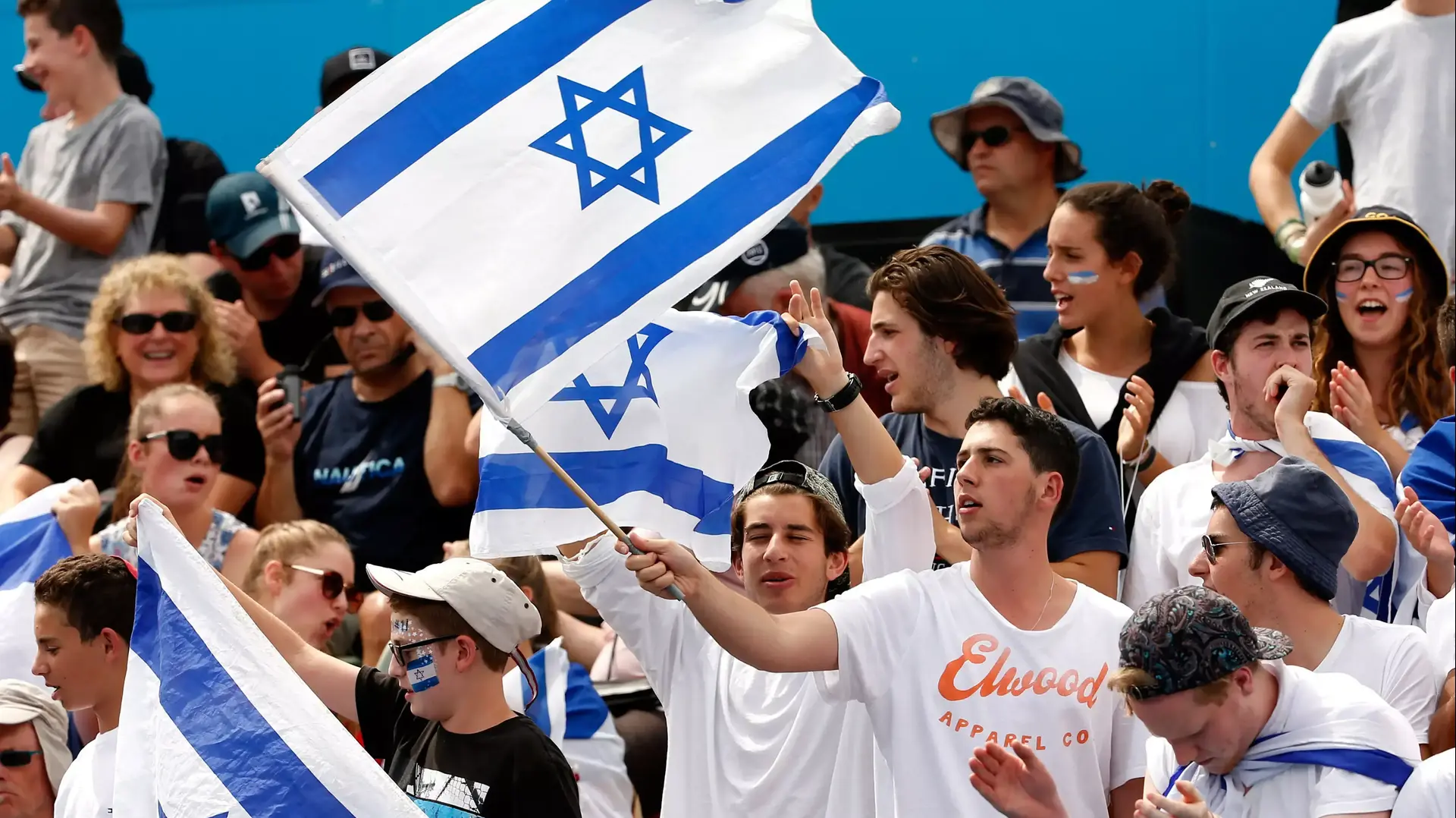 אוהדים ישראלים של דודי סלע ביציעי אליפות אוסטרליה אוהדים ישראלים של דודי סלע ביציעי אליפות אוסטרליה