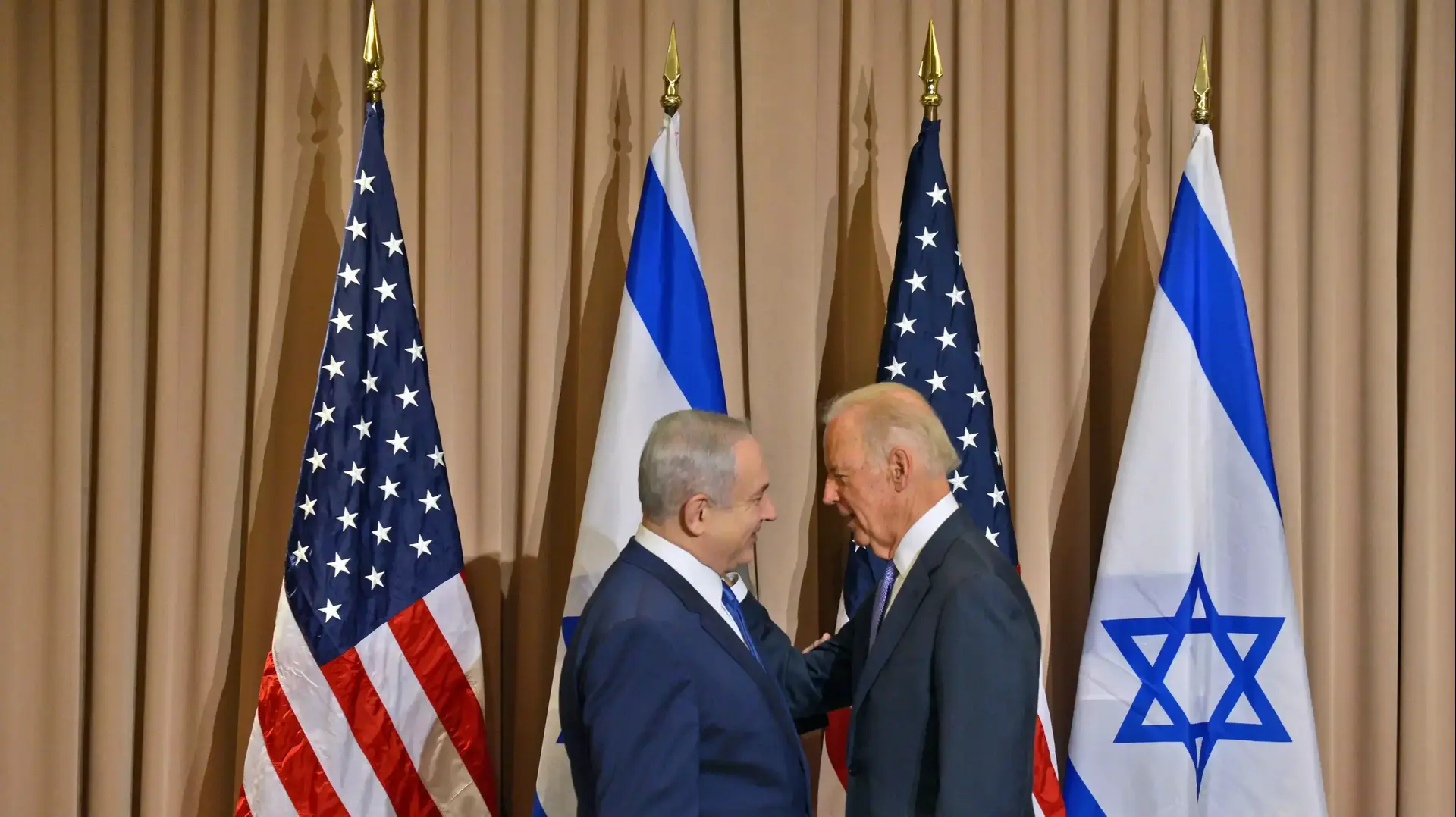 ראש הממשלה בנימין נתניהו וסגן נשיא ארה"ב ג'ו ביידן, דאבוס. 21 בינואר 2016 ראש הממשלה בנימין נתניהו וסגן נשיא ארה"ב ג'ו ביידן, דאבוס. 21 בינואר 2016