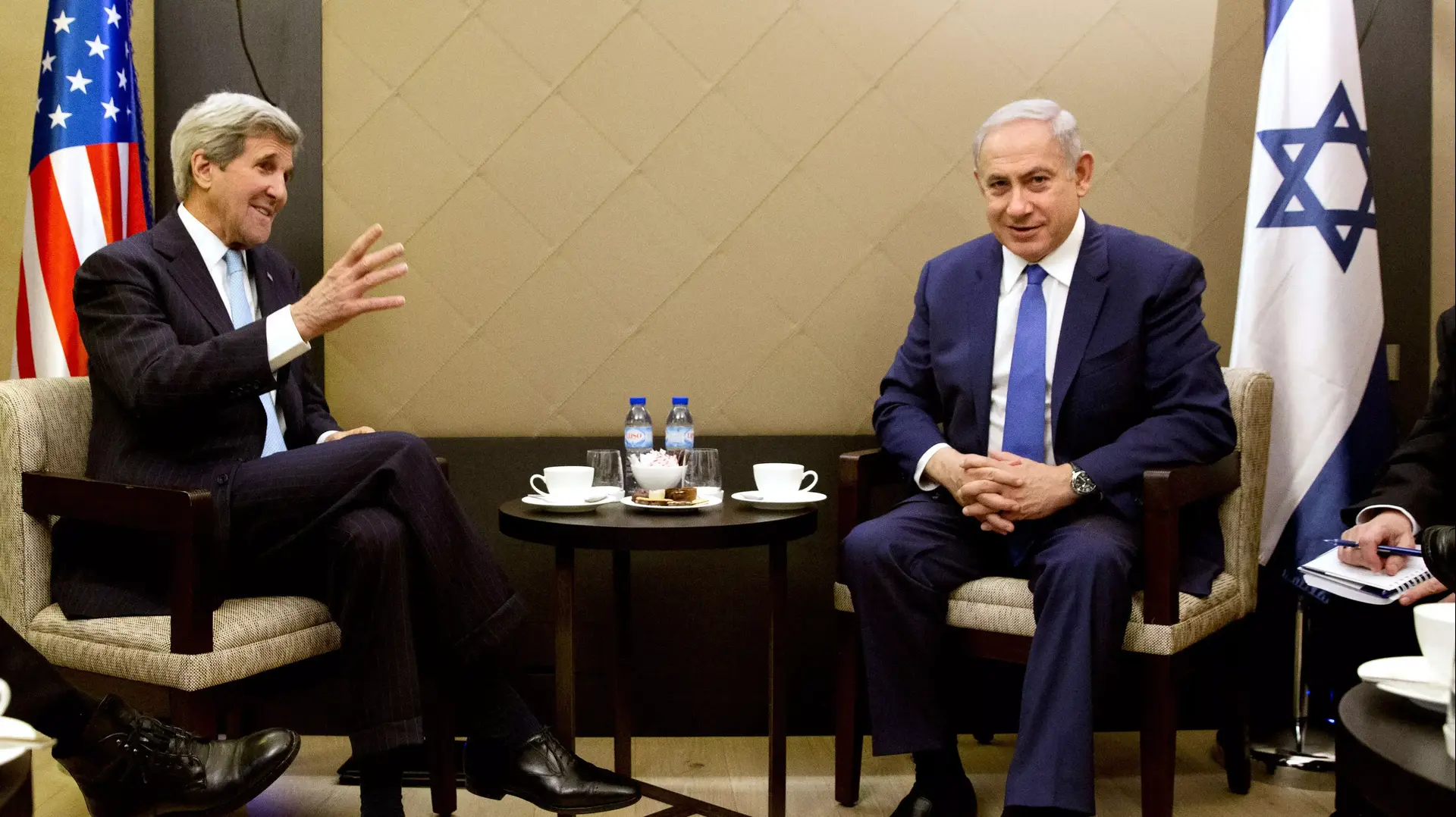 בנימין נתניהו וג'ון קרי היום בדאבוס בנימין נתניהו וג'ון קרי היום בדאבוס