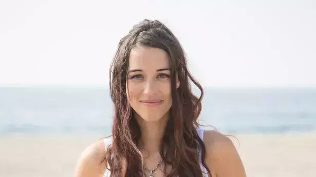 אלונה וורס קיימה יחסי מין עם זוחל ירקרק אלונה וורס קיימה יחסי מין עם זוחל ירקרק