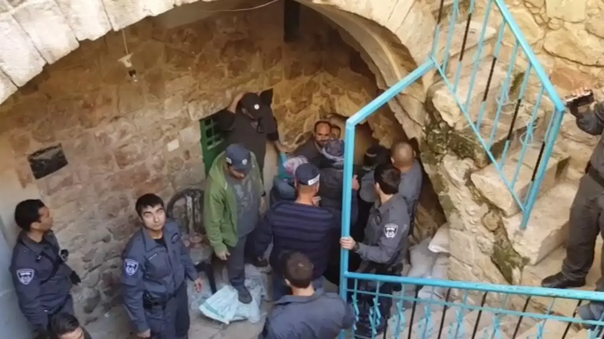 פינוי המתנחלים מבתי המריבה בחברון פינוי המתנחלים מבתי המריבה בחברון