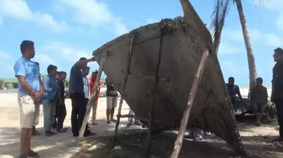 גוף מתכתי שאותר בדרום תאילנד ונחשד כשייך למטוס המלזי, ינואר 2016 גוף מתכתי שאותר בדרום תאילנד ונחשד כשייך למטוס המלזי, ינואר 2016