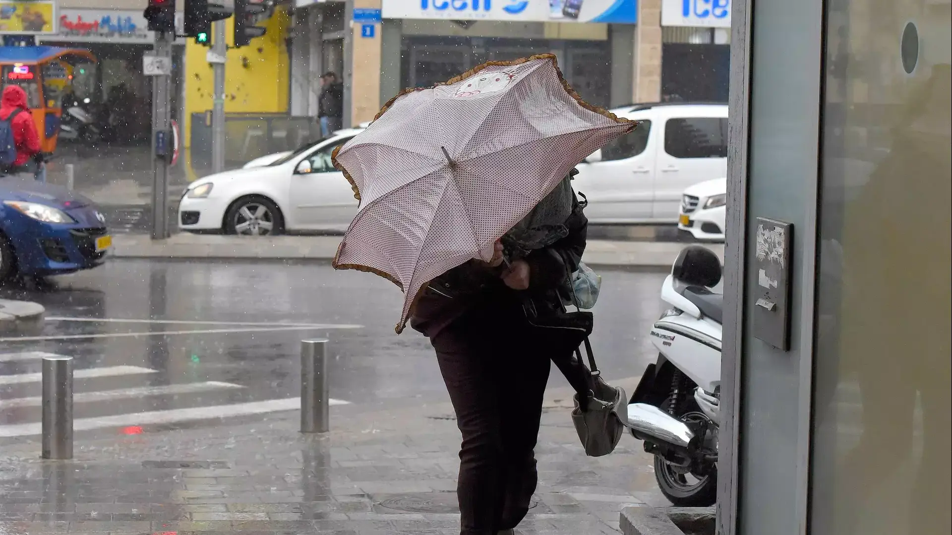 מזג אוויר סוער בתל אביב. ינואר 2016 מזג אוויר סוער בתל אביב. ינואר 2016