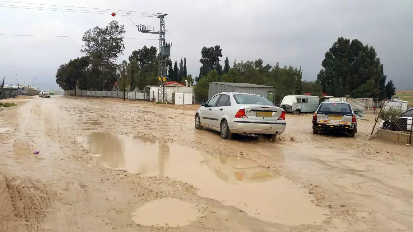 שלוליות מנעו מתלמידים להגיע לבית הספר, מועצה אזורית נווה מדבר. 26 בינואר 2016 שלוליות מנעו מתלמידים להגיע לבית הספר, מועצה אזורית נווה מדבר. 26 בינואר 2016