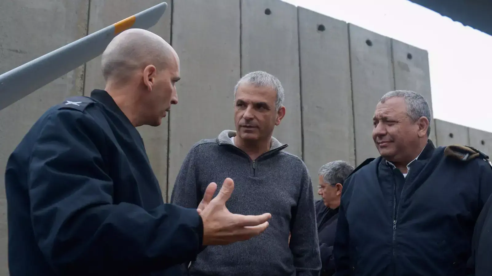 שר האוצר משה כחלון בסיור עם הרמטכ"ל גדי איזנקוט. 26 בינואר 2016 שר האוצר משה כחלון בסיור עם הרמטכ"ל גדי איזנקוט. 26 בינואר 2016