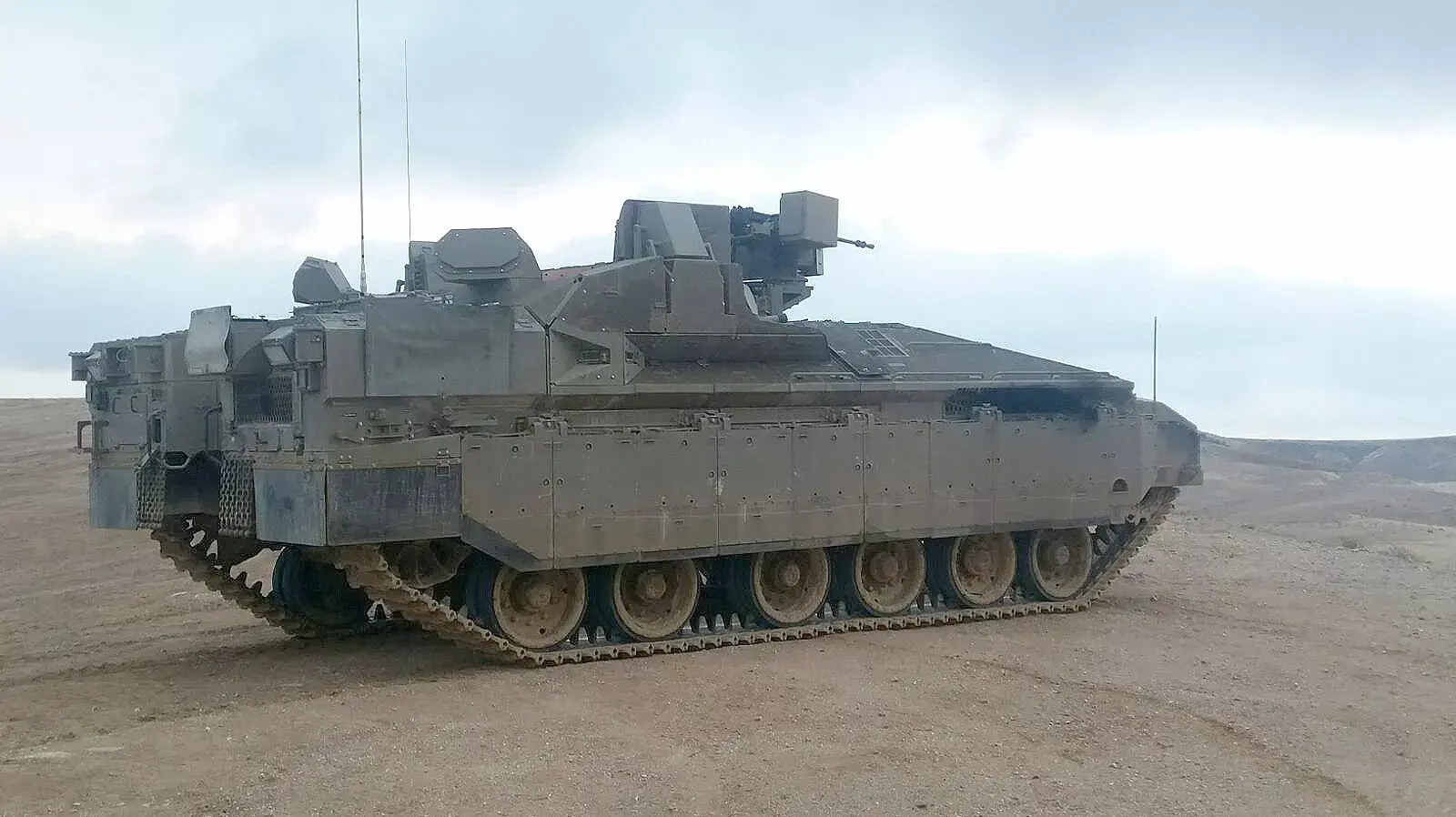 נגמ"ש הנמר הראשון עם מערכת ההגנה 'מעיל רוח', ינואר 2016 נגמ"ש הנמר הראשון עם מערכת ההגנה 'מעיל רוח', ינואר 2016