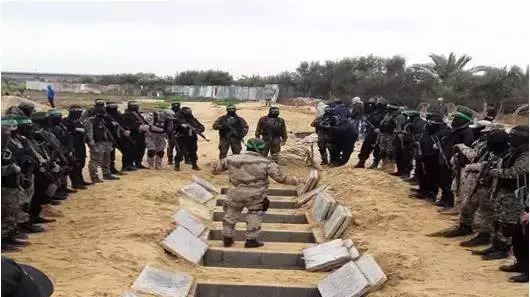 הלוויית שבעת אנשי חמאס שנהרגו בקריסת מנהרה בעזה. 29 בינואר 2016. הלוויית שבעת אנשי חמאס שנהרגו בקריסת מנהרה בעזה. 29 בינואר 2016.