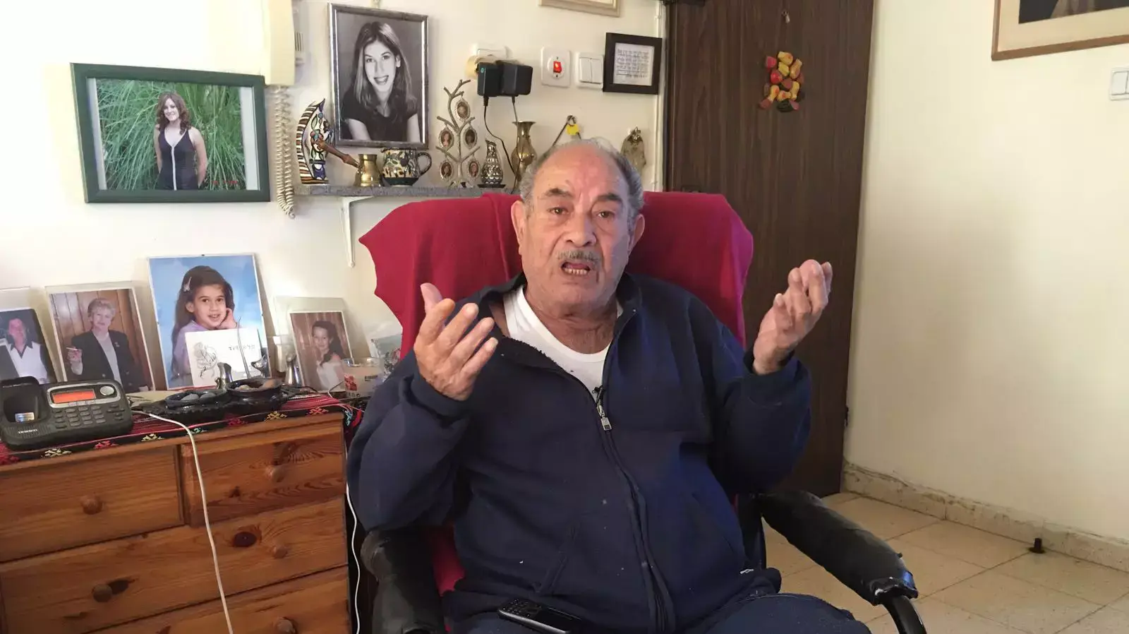דוד קריספין, בן 82 שהותקף על ידי נערים בגבעה הצרפתית. 31 בינואר 2016 דוד קריספין, בן 82 שהותקף על ידי נערים בגבעה הצרפתית. 31 בינואר 2016