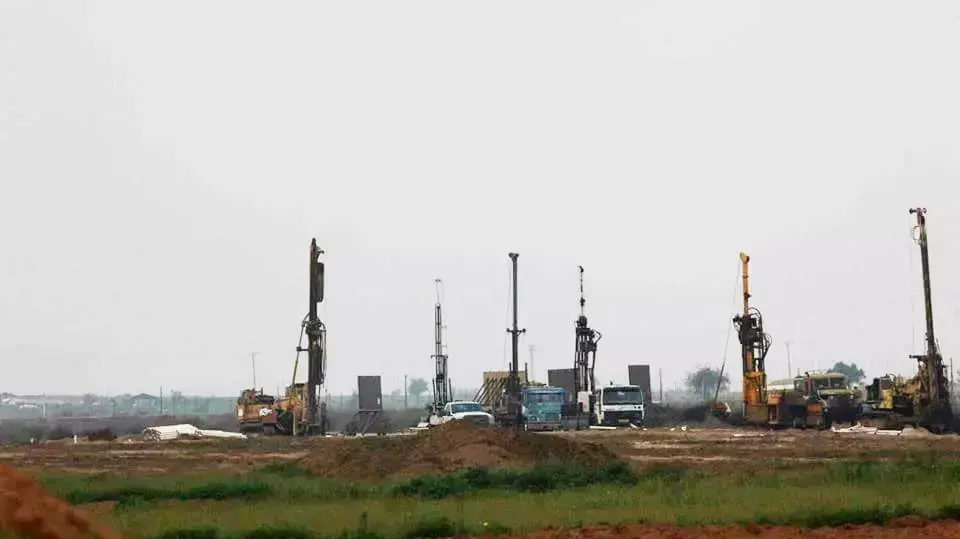 הפלסטינים מפרסמים תמונות של כוחות ישראליים בגבול הרצועה, שלטענתם מחפשים אחר מנהרות הפלסטינים מפרסמים תמונות של כוחות ישראליים בגבול הרצועה, שלטענתם מחפשים אחר מנהרות