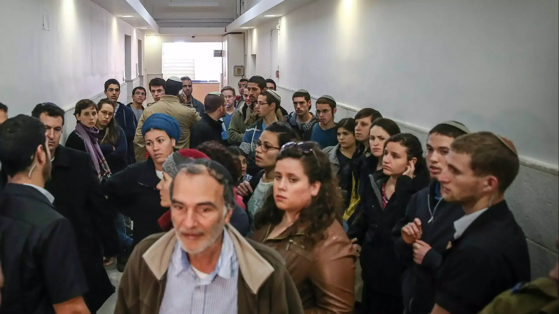 משפטו של רוצח שלום שרקי במחוזי ירושלים, רבים הגיעו לאולם בעקבות בקשת אחיו יאיר שרקי משפטו של רוצח שלום שרקי במחוזי ירושלים, רבים הגיעו לאולם בעקבות בקשת אחיו יאיר שרקי
