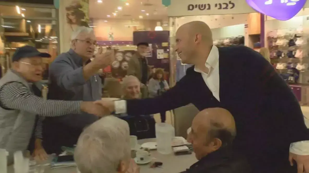 איתמר שמעוני ביום בו השתחרר ממעצר בית 1 פברואר 2016 איתמר שמעוני ביום בו השתחרר ממעצר בית 1 פברואר 2016