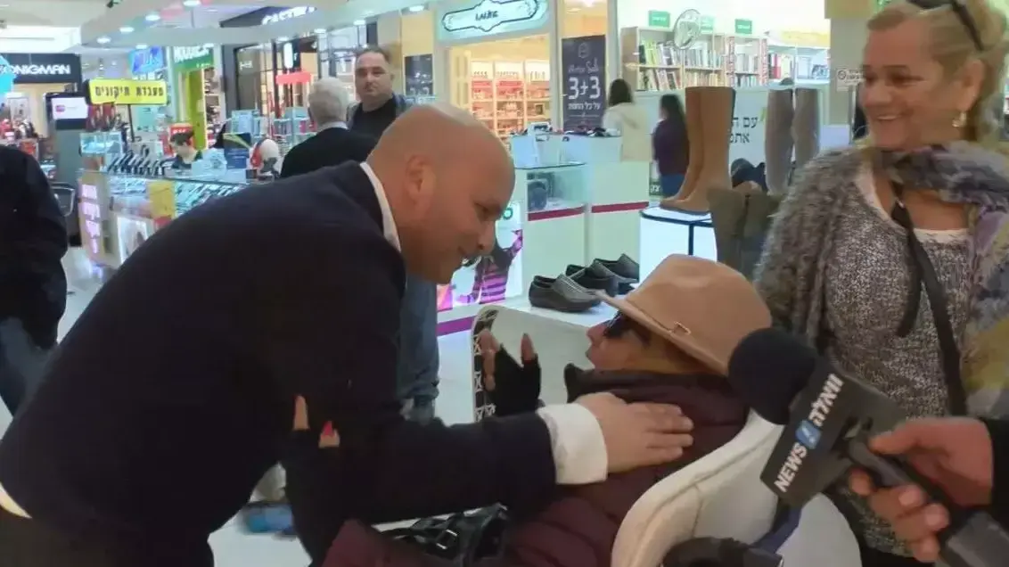 איתמר שמעוני ביום בו השתחרר ממעצר בית 1 פברואר 2016 איתמר שמעוני ביום בו השתחרר ממעצר בית 1 פברואר 2016