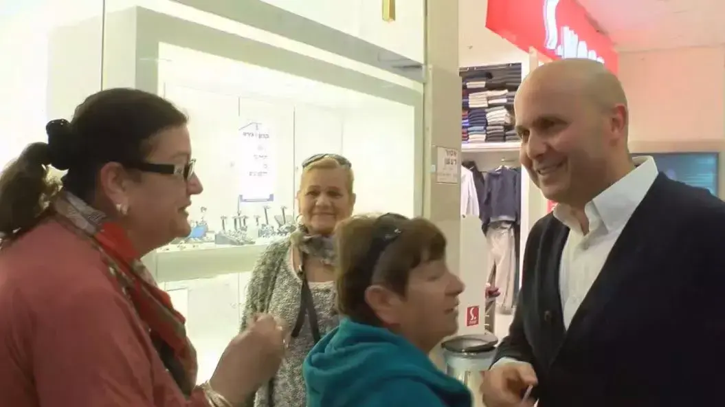 איתמר שמעוני ביום בו השתחרר ממעצר בית 1 פברואר 2016 איתמר שמעוני ביום בו השתחרר ממעצר בית 1 פברואר 2016