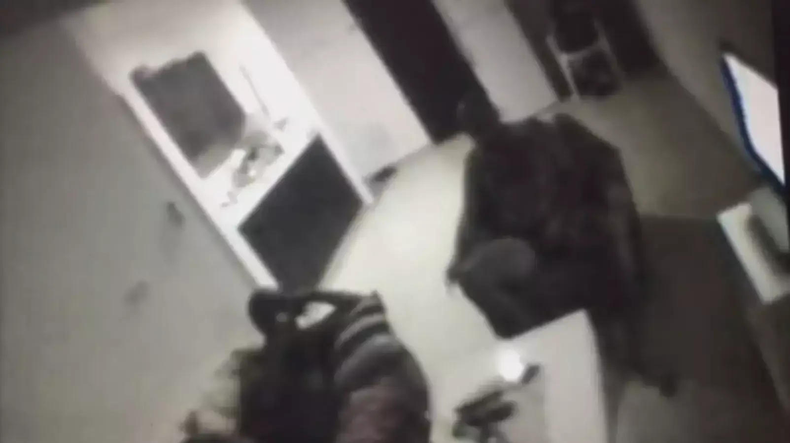 תיעוד מפגש של חיילים של שלום דומרני בדירת מסתור באשדוד