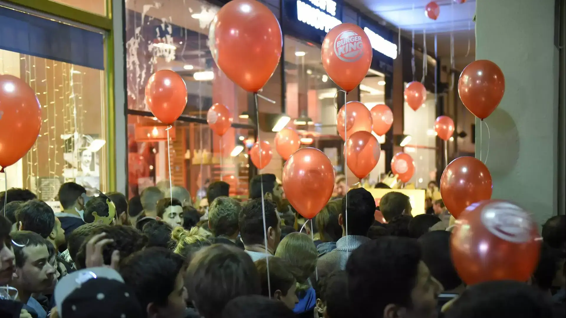פתיחת סניף חדש של ברגר קינג על רקע הפגנת עמותת אנונימוס, כיכר רבין תל אביב. 1 בפברואר 2016