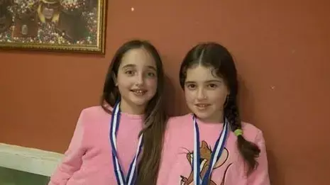 אהבה ונועה בנותיה של דפנה מאיר שנרצחה בעתניאל אהבה ונועה בנותיה של דפנה מאיר שנרצחה בעתניאל