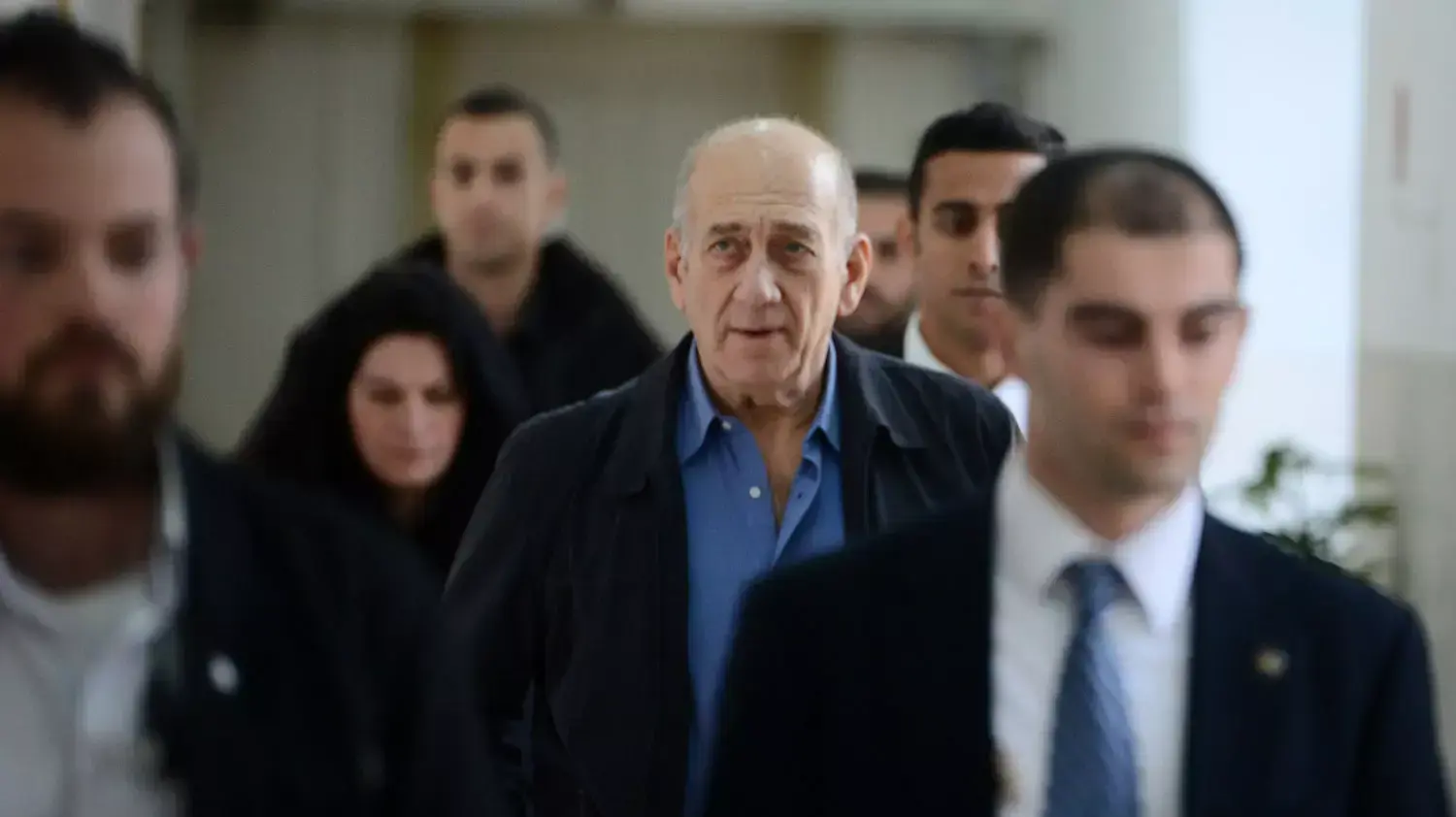 אהוד אולמרט היום בכניסה לבית משפט השלום אהוד אולמרט היום בכניסה לבית משפט השלום
