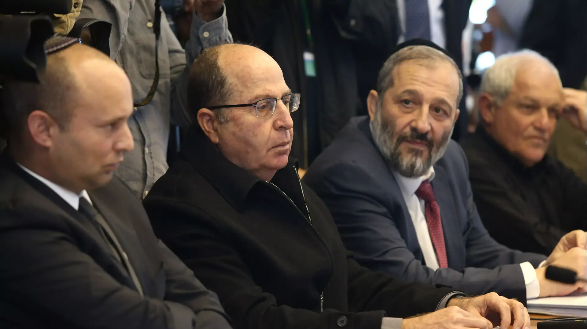 שר הביטחון משה יעלון ושר החינוך נפתלי בנט, ישיבת ממשלה, 31 בינואר 2016 שר הביטחון משה יעלון ושר החינוך נפתלי בנט, ישיבת ממשלה, 31 בינואר 2016