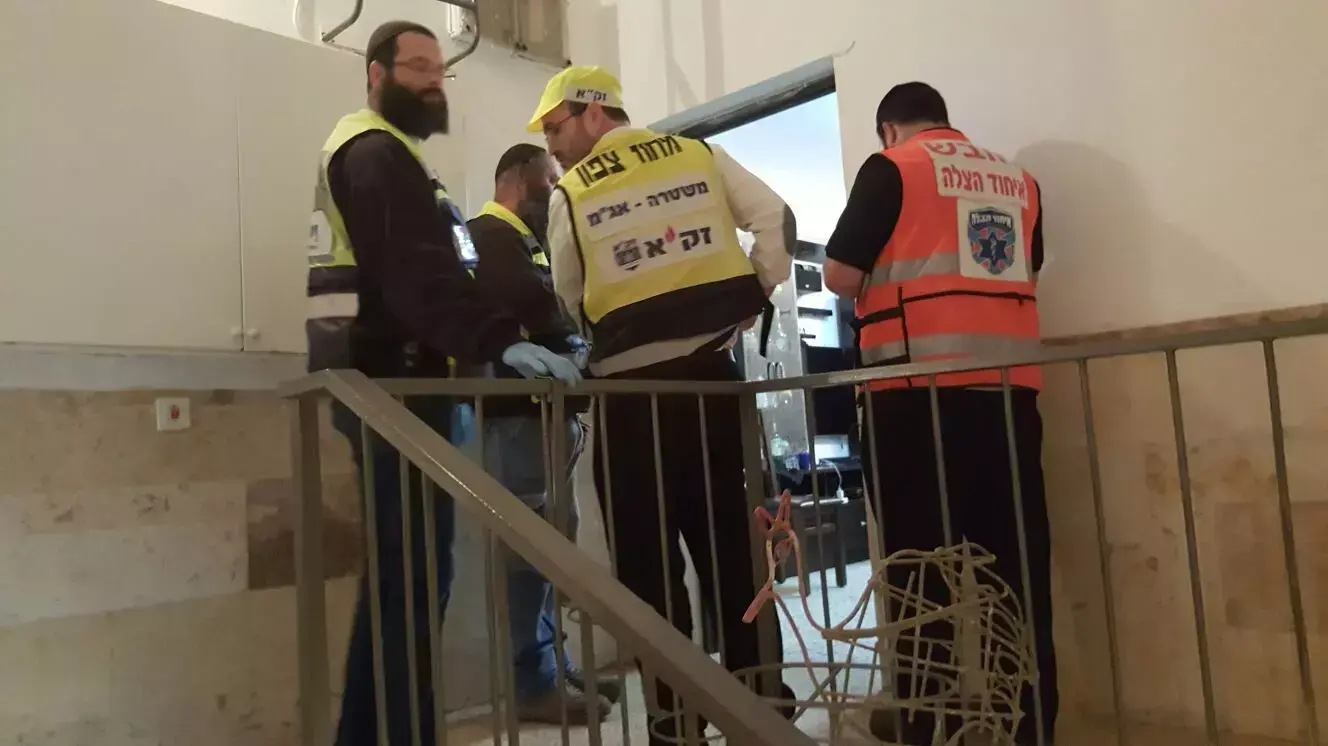 שיחת טלפון עם פרופסור בנטור על שאיפת גז הליום בעקבות המוות של הילדה בקרית אתא
