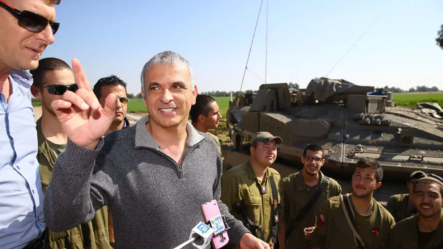 שר האוצר משה כחלון בסיור בעוטף עזה שר האוצר משה כחלון בסיור בעוטף עזה