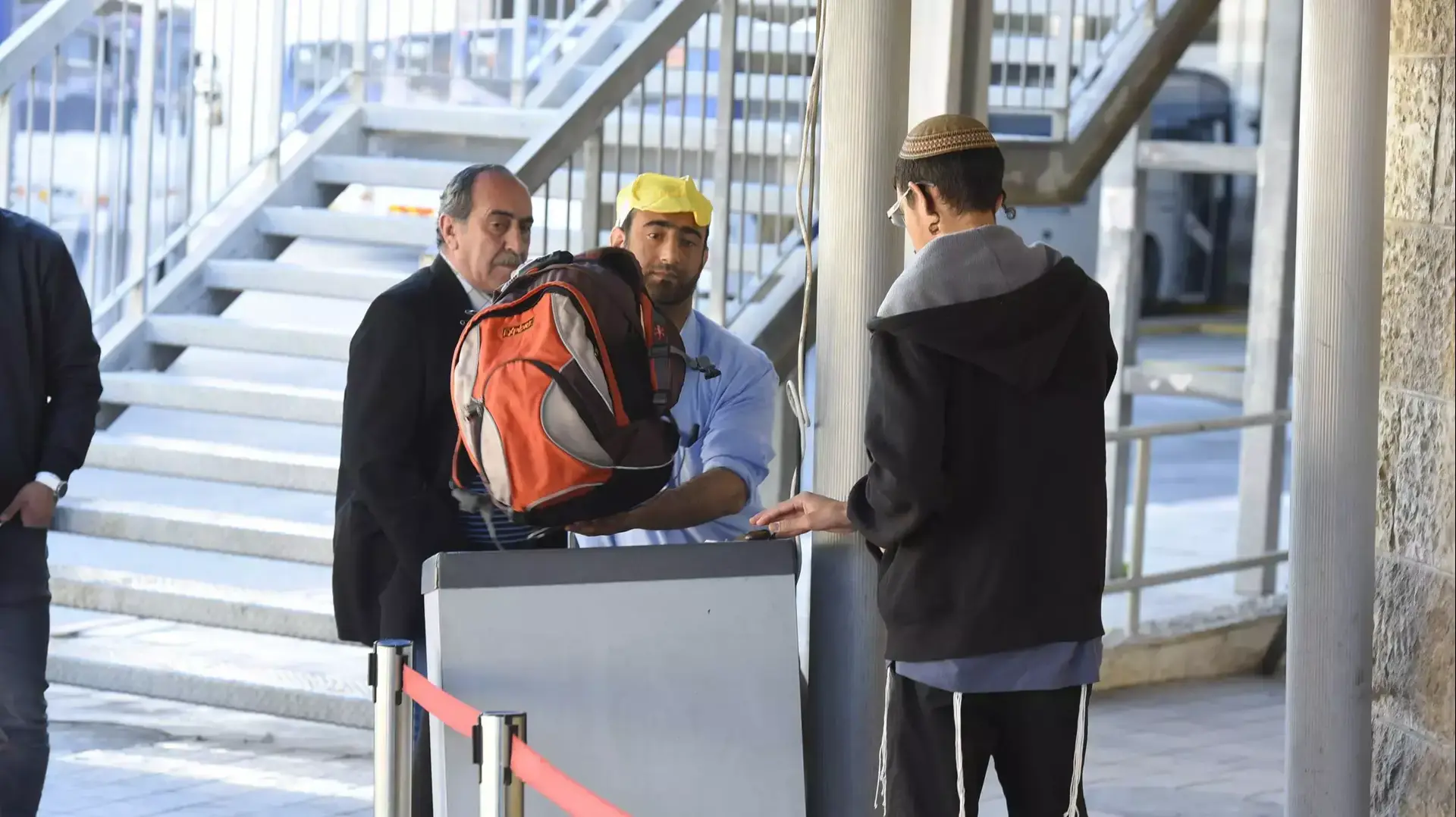 עמדת בידוק בתחנה המרכזית רמלה. 4 בפברואר 2016 עמדת בידוק בתחנה המרכזית רמלה. 4 בפברואר 2016