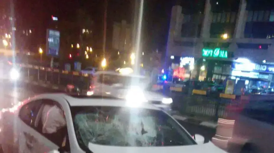 רכב שהתנגש בתחנת אוטובוס ברמת גן, פברואר 2016 רכב שהתנגש בתחנת אוטובוס ברמת גן, פברואר 2016