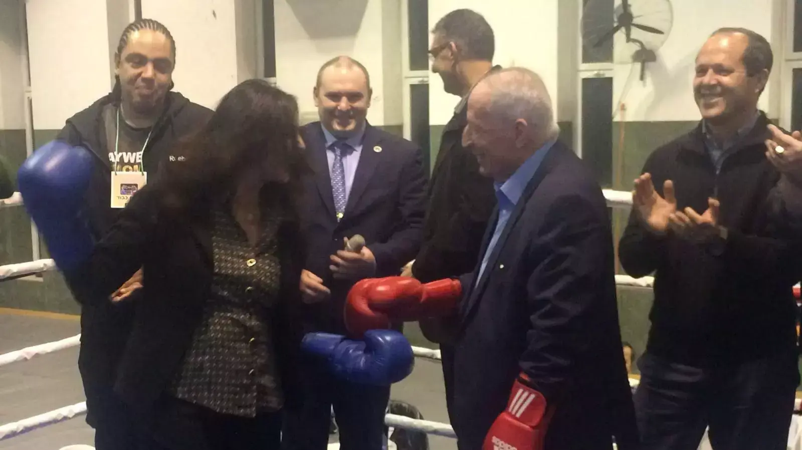 שרת התרבות מירי רגב העניקה תואר כבוד ליהודה וינשטיין. 6 בפברואר 2016