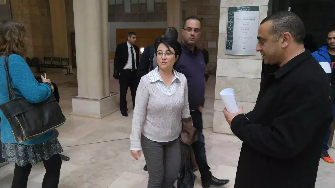 ח"כ חנין זועבי מחוץ לבית משפט השלום בנצרת לאחר גזר הדין, פברואר 2015 ח"כ חנין זועבי מחוץ לבית משפט השלום בנצרת לאחר גזר הדין, פברואר 2015