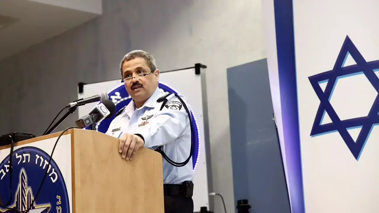 רנ"צ רוני אלשיך, מפכ"ל המשטרה, טקס חילופי מפקדים במחוז תל אביב של המשטרה. 8 בפברואר 2016 רנ"צ רוני אלשיך, מפכ"ל המשטרה, טקס חילופי מפקדים במחוז תל אביב של המשטרה. 8 בפברואר 2016