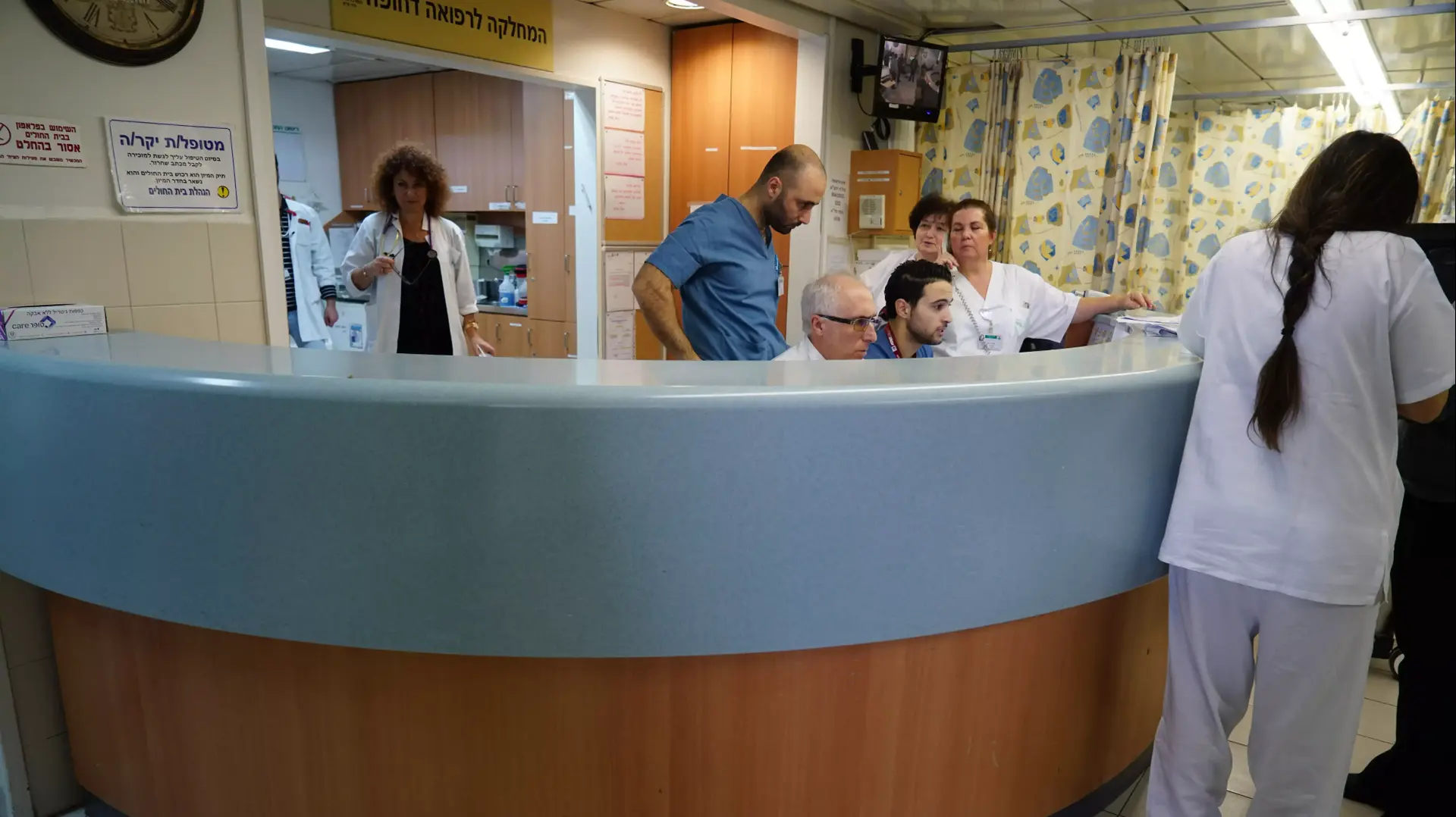 דסק קבלה בבית החולים בני ציון בחיפה דסק קבלה בבית החולים בני ציון בחיפה