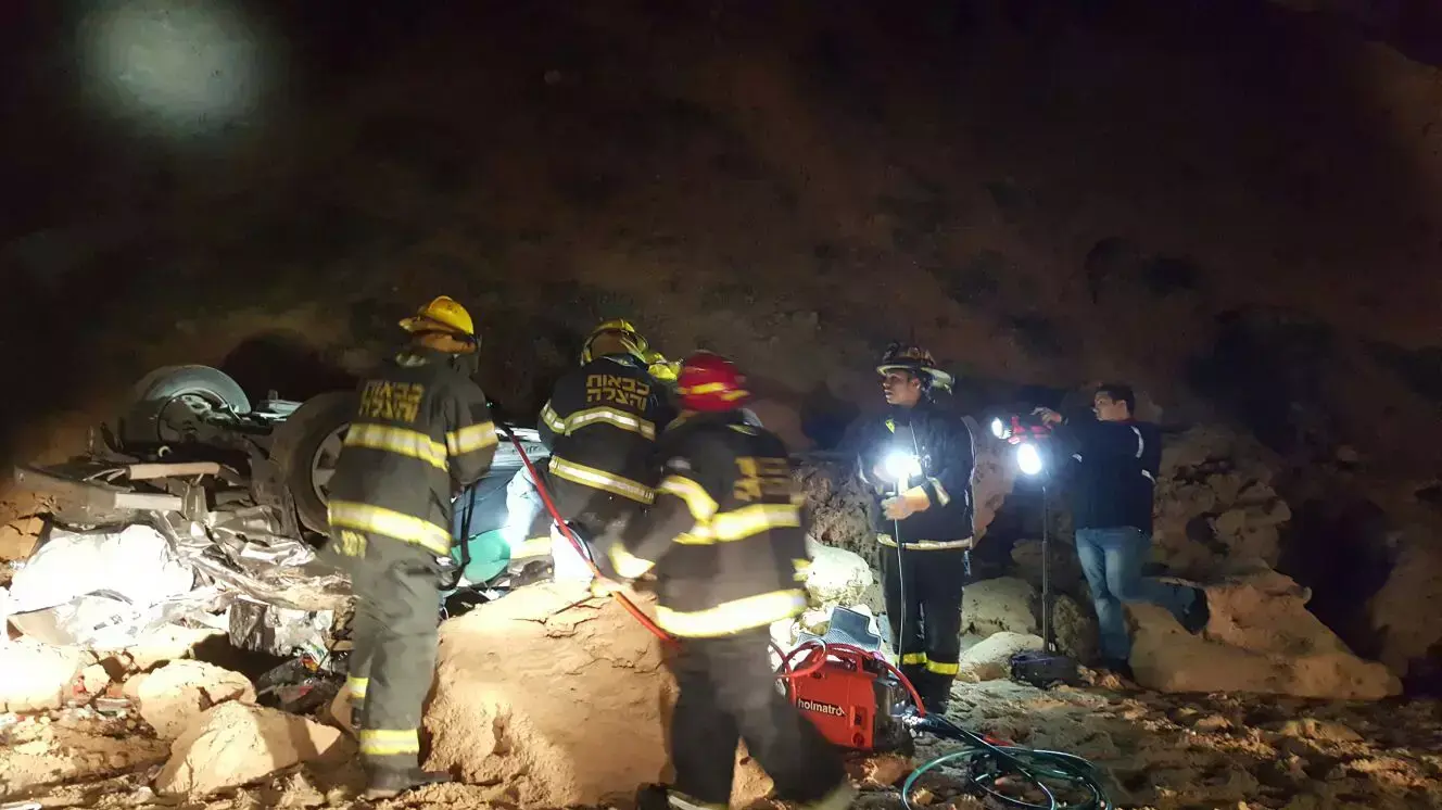 חילוץ לכוד מרכב בחוף ארגמן בנתניה חילוץ לכוד מרכב בחוף ארגמן בנתניה