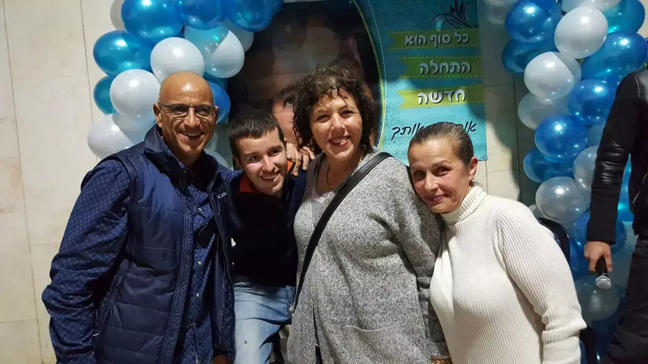 אוהד בן ישי שנפצע במבצע צוק איתן משתחרר לביתו מבית החולים, פברואר 2016 אוהד בן ישי שנפצע במבצע צוק איתן משתחרר לביתו מבית החולים, פברואר 2016