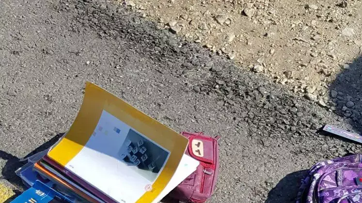 סכין נתפסה בתיקה של תלמידת בית ספר לאחר ניסיון דקירה בכניסה ליישוב כרמי צור סכין נתפסה בתיקה של תלמידת בית ספר לאחר ניסיון דקירה בכניסה ליישוב כרמי צור