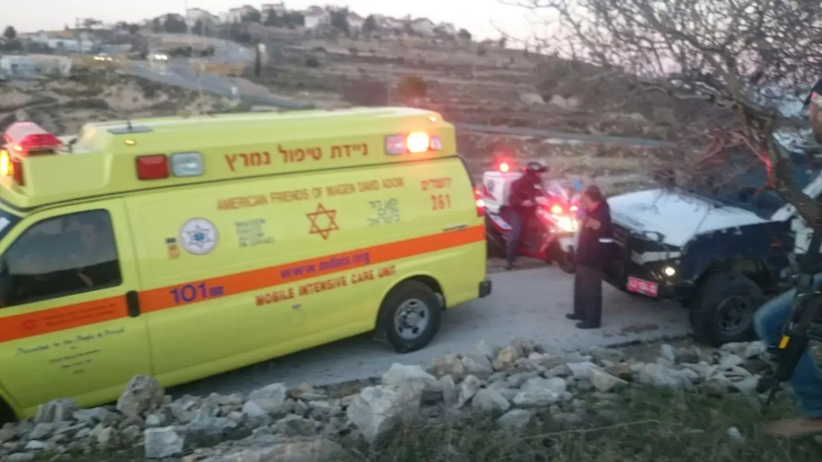 זירת פיגוע הדקירה בנווה דניאל, שבה נפצע גבר כבן 30 באורח בינוני, פברואר 2016 זירת פיגוע הדקירה בנווה דניאל, שבה נפצע גבר כבן 30 באורח בינוני, פברואר 2016