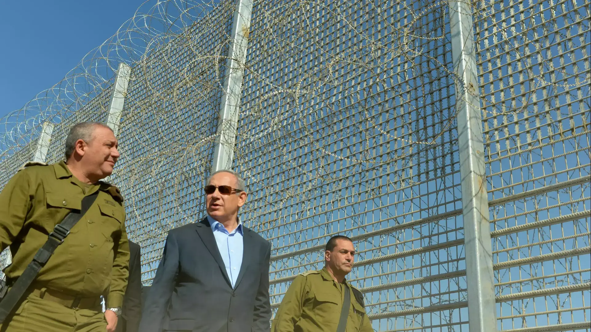 סיור ראש הממשלה בנימין נתניהו ליד גדר הביטחון עם ירדן. 9 בפברואר 2016 סיור ראש הממשלה בנימין נתניהו ליד גדר הביטחון עם ירדן. 9 בפברואר 2016