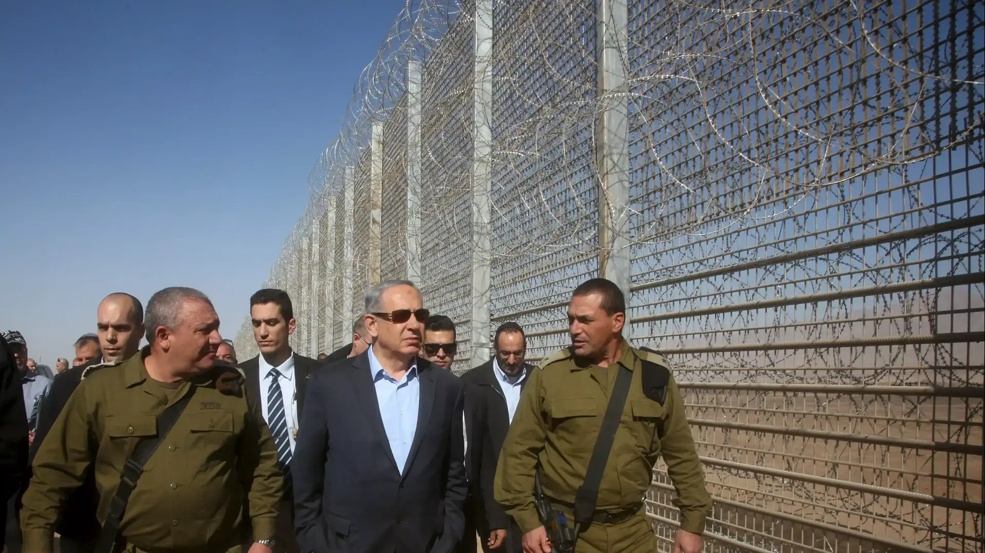 סיור ראש הממשלה בנימין נתניהו ליד גדר הביטחון בגבול ישראל - ירדן. 9 בפברואר 2016 סיור ראש הממשלה בנימין נתניהו ליד גדר הביטחון בגבול ישראל - ירדן. 9 בפברואר 2016