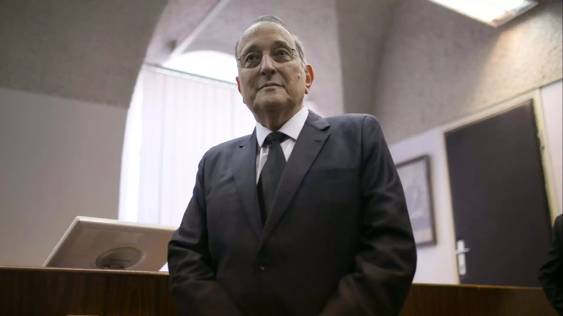 עו"ד אלי זוהר, סנגור אהוד אולמרט, בית משפט השלום ירושלים. 10 בפברואר 2016 עו"ד אלי זוהר, סנגור אהוד אולמרט, בית משפט השלום ירושלים. 10 בפברואר 2016
