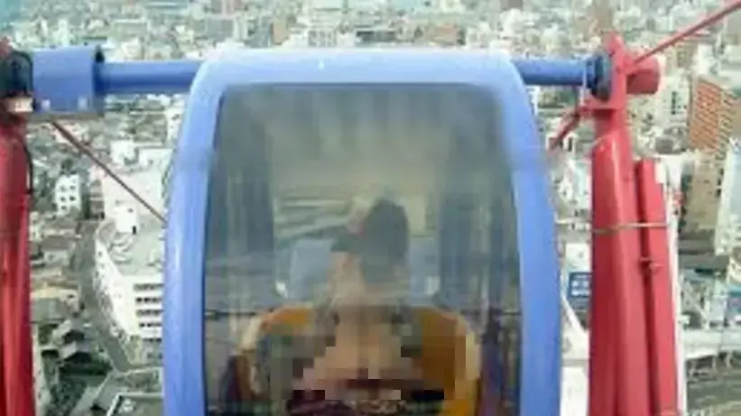 זוג עושה סקס על גלגל ענק ברוסיה